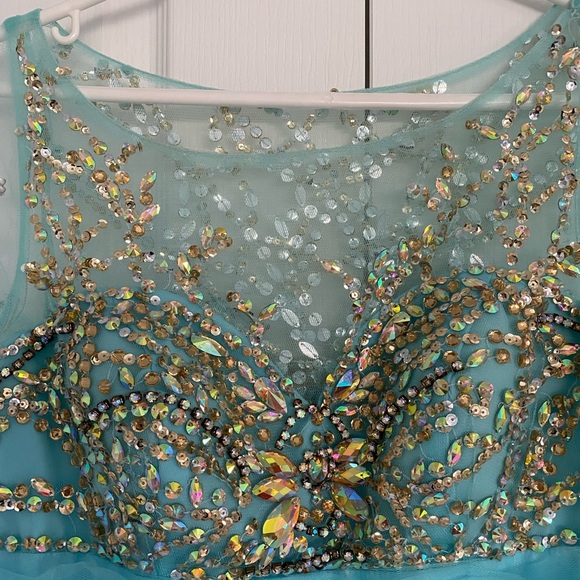 Wedding dress - Picture 5 of 6